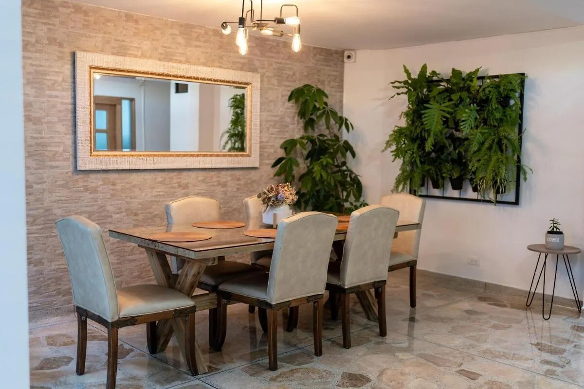 Villa Casa Laurel Hospedaje Boutique Alojamiento Completo Medellín
